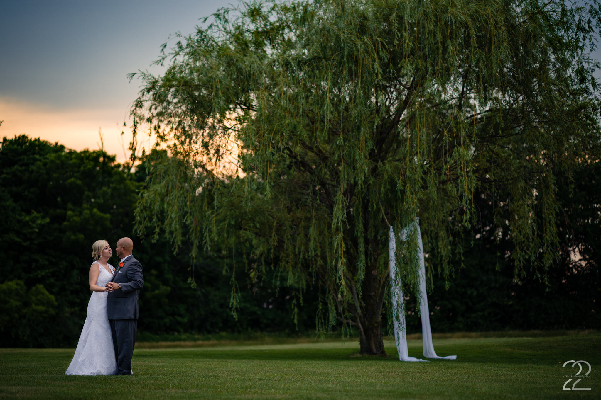 Weddings under a Willow Tree - Dayton Wedding Photos